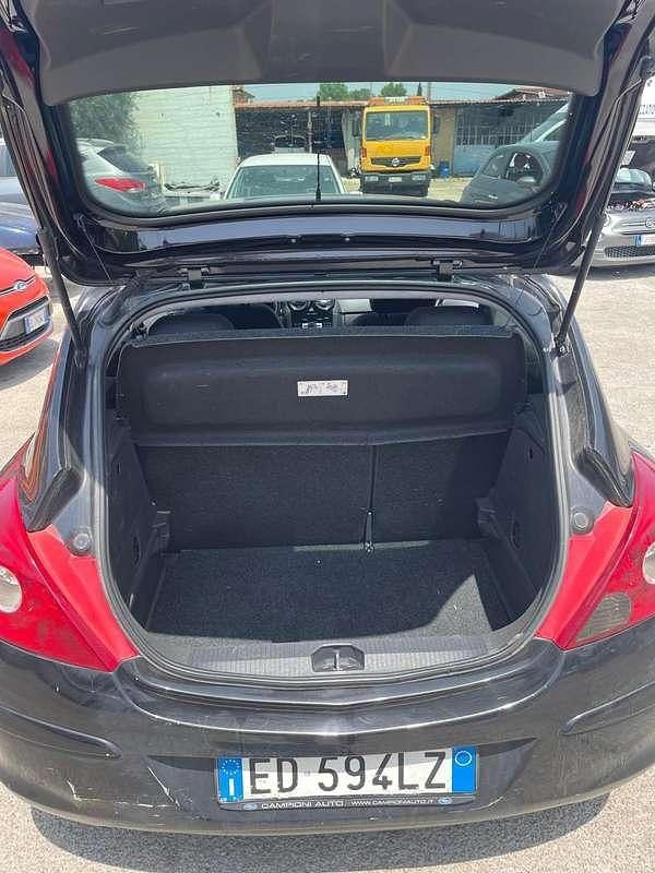 Nero Usata 2010 Opel Corsa Edition Tre volumi | 2500 € (Super prezzo) - Immagine 1/4