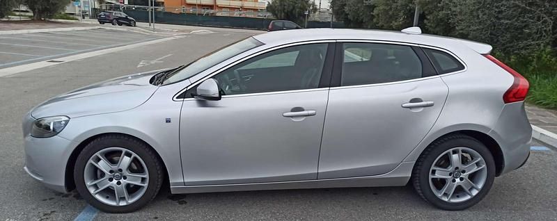 Usata Volvo V40 Ocean Race 120 CV (88 kW) 2016 Argento Berlina