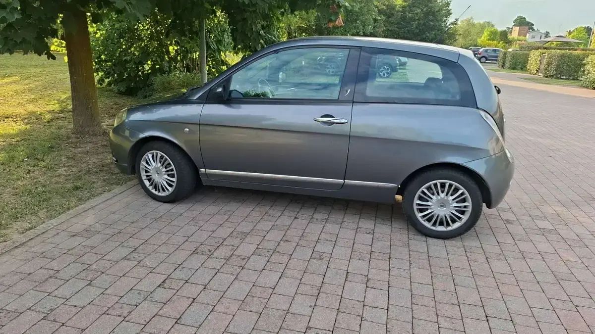 Usata Lancia Ypsilon 60 CV (44 kW) 2007 Grigio Utilitaria