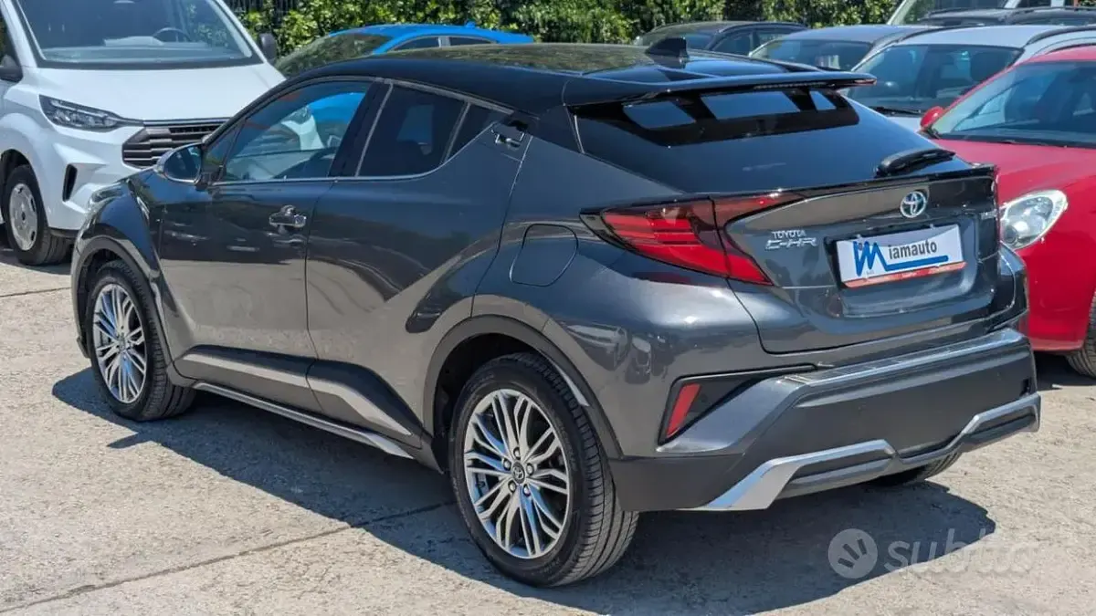 Usata Toyota C-HR Lounge 152 CV (111 kW) 2023 Grigio SUV