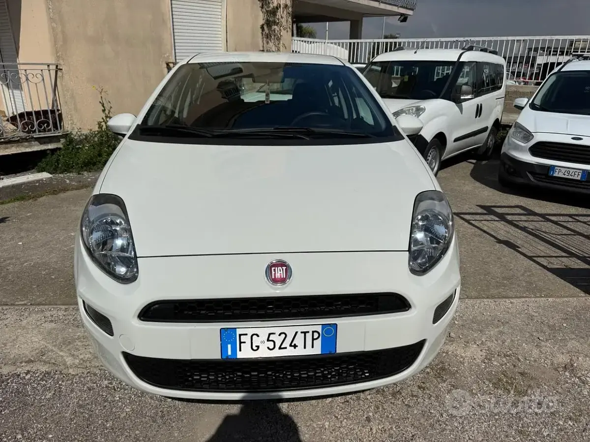 Begagnad Fiat Punto Lounge 95 HK (69 kW) 2016 Vit Halvkombi