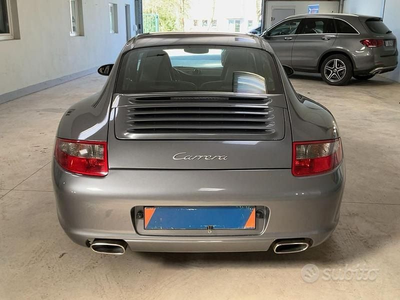 Usata Porsche 911 Carrera 325 CV (239 kW) 2005 Grigio Coupé
