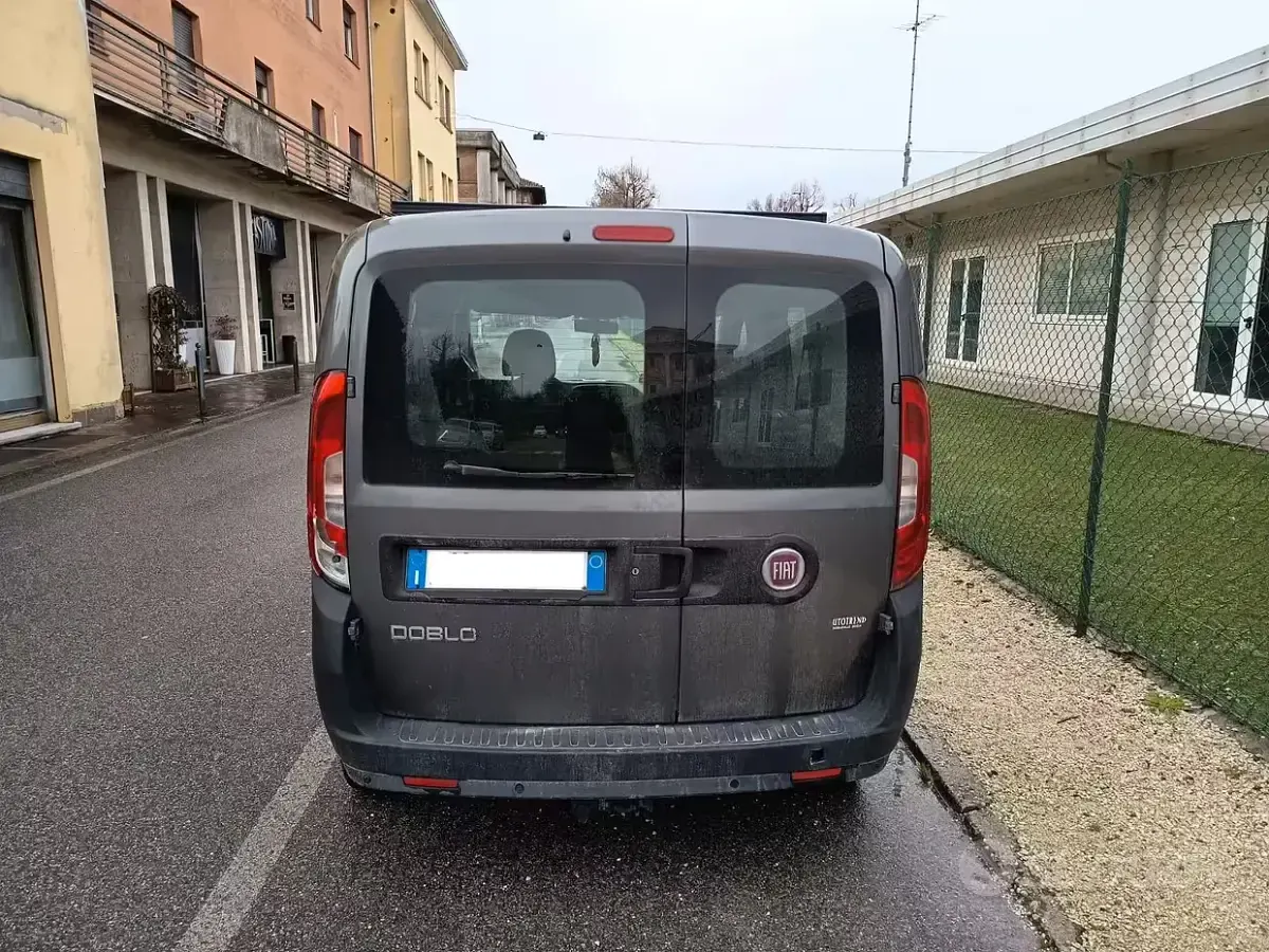Usata Fiat Doblò Active 90 CV (66 kW) 2016 Grigio Monovolume