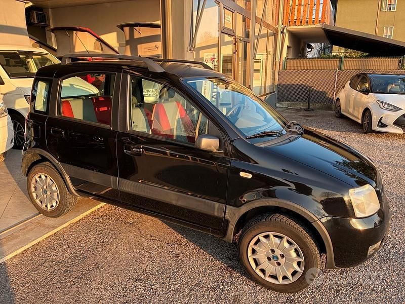 Usata Fiat Panda 4x4 Climbing 60 CV (44 kW) 2006 Nero Utilitaria