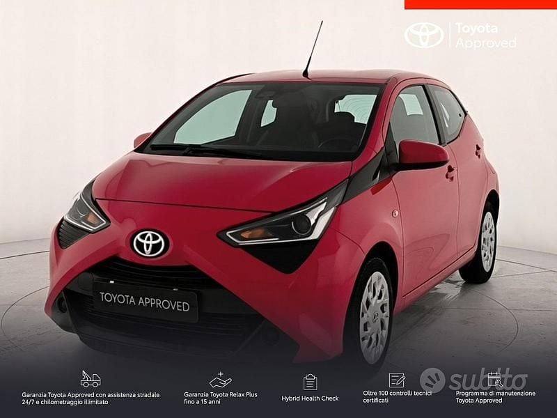 Usata Toyota Aygo X-play 72 CV (52 kW) 2021 Rosso Utilitaria