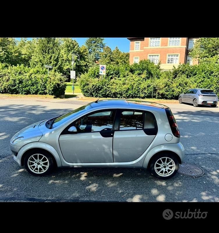 Usata Smart ForFour Passion 95 CV (69 kW) 2005 Gray Utilitaria