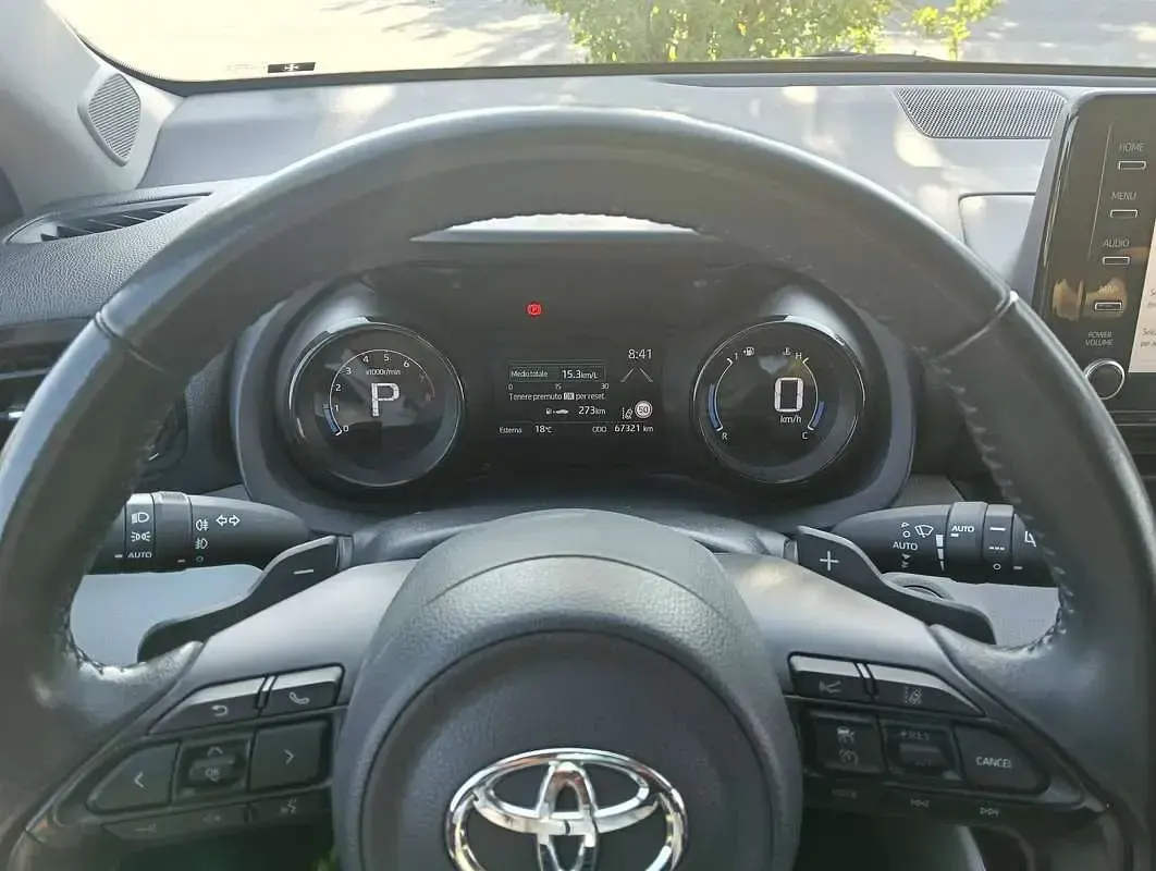 Usata Toyota Yaris Lounge 131 CV (96 kW) 2022 Nero Utilitaria