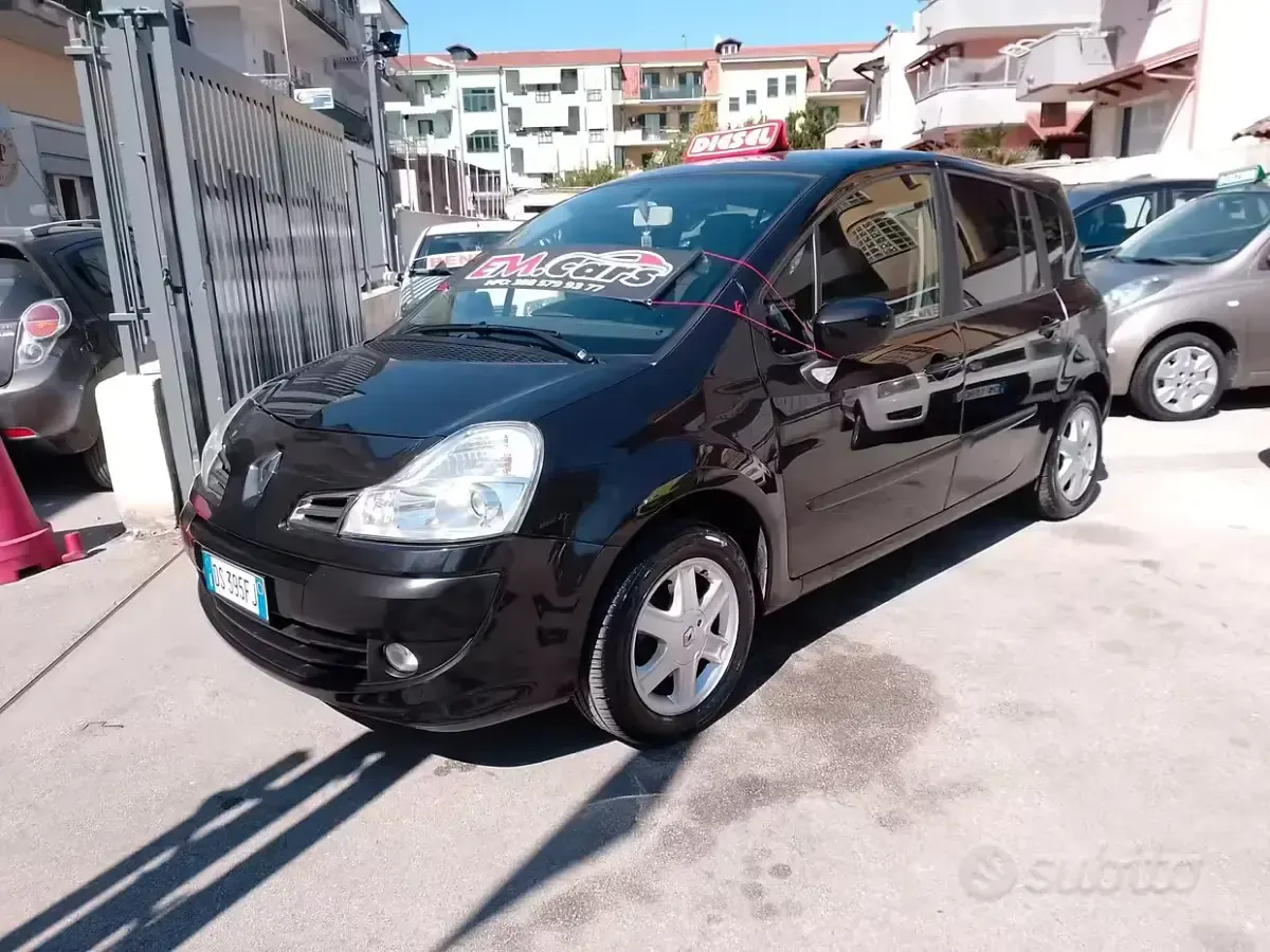 Käytetty Renault Modus 85 HP (62 kW) 2008 Musta Tila-auto