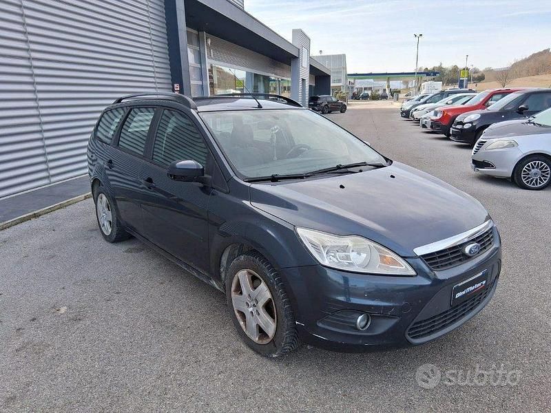 Usado Ford Focus 110 HP (80 kW) 2008 Cinzento Carrinha