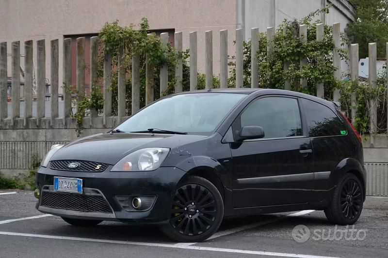 Usata Ford Fiesta S 90 CV (66 kW) 2006 Nero Utilitaria