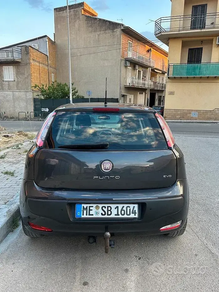 Usata Fiat Punto 85 CV (62 kW) 2011 Grigio Utilitaria