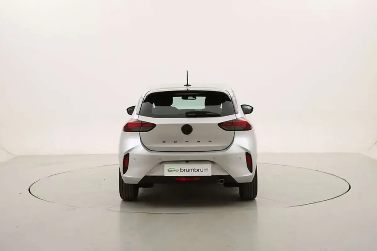 Usata Opel Corsa 101 CV (74 kW) 2025 Argento Utilitaria
