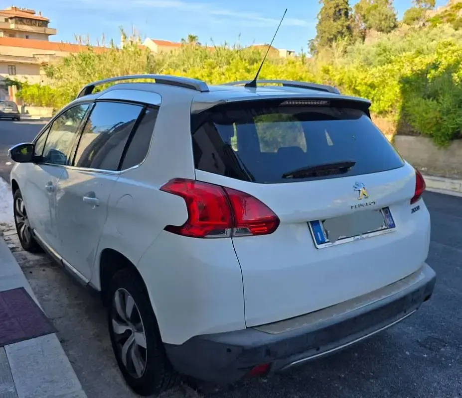 Usata Peugeot 2008 Allure 92 CV (67 kW) 2014 Bianco SUV