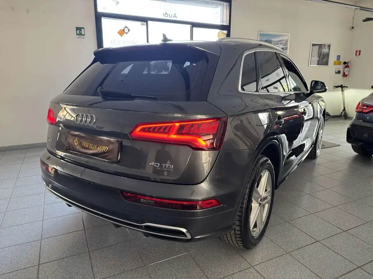 Usata Audi Q5 S-line plus 190 CV (139 kW) 2019 Grigio SUV