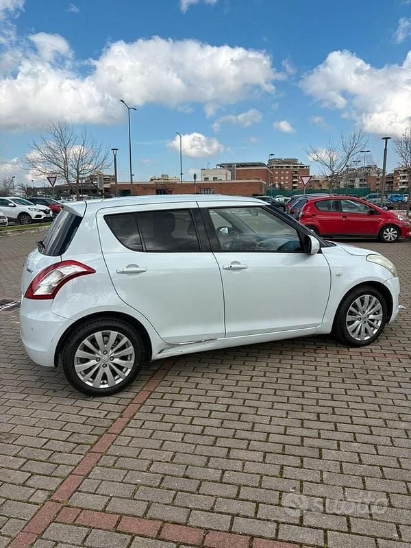 Usata Suzuki Swift 94 CV (69 kW) 2012 Bianco Utilitaria