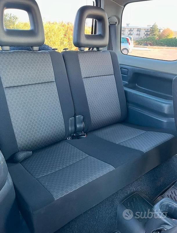 Usata Suzuki Jimny 65 CV (47 kW) 2005 Grigio SUV