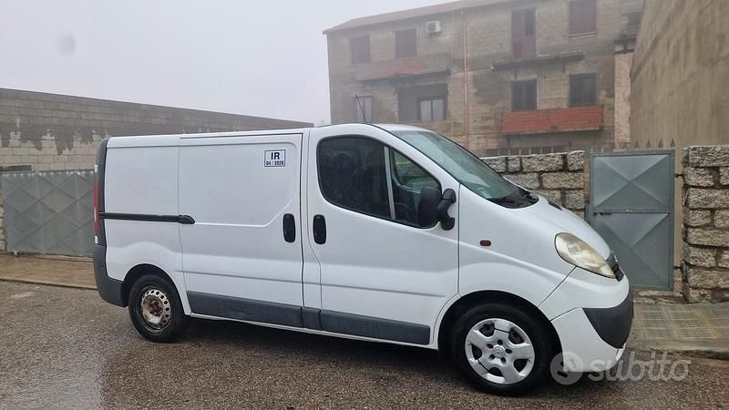 Usata Opel Vivaro 120 CV (88 kW) 2013 Bianco Monovolume
