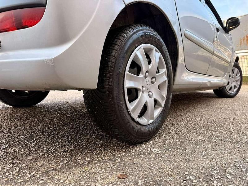 Usata Peugeot 206+ 68 CV (50 kW) 2010 Grigio Utilitaria