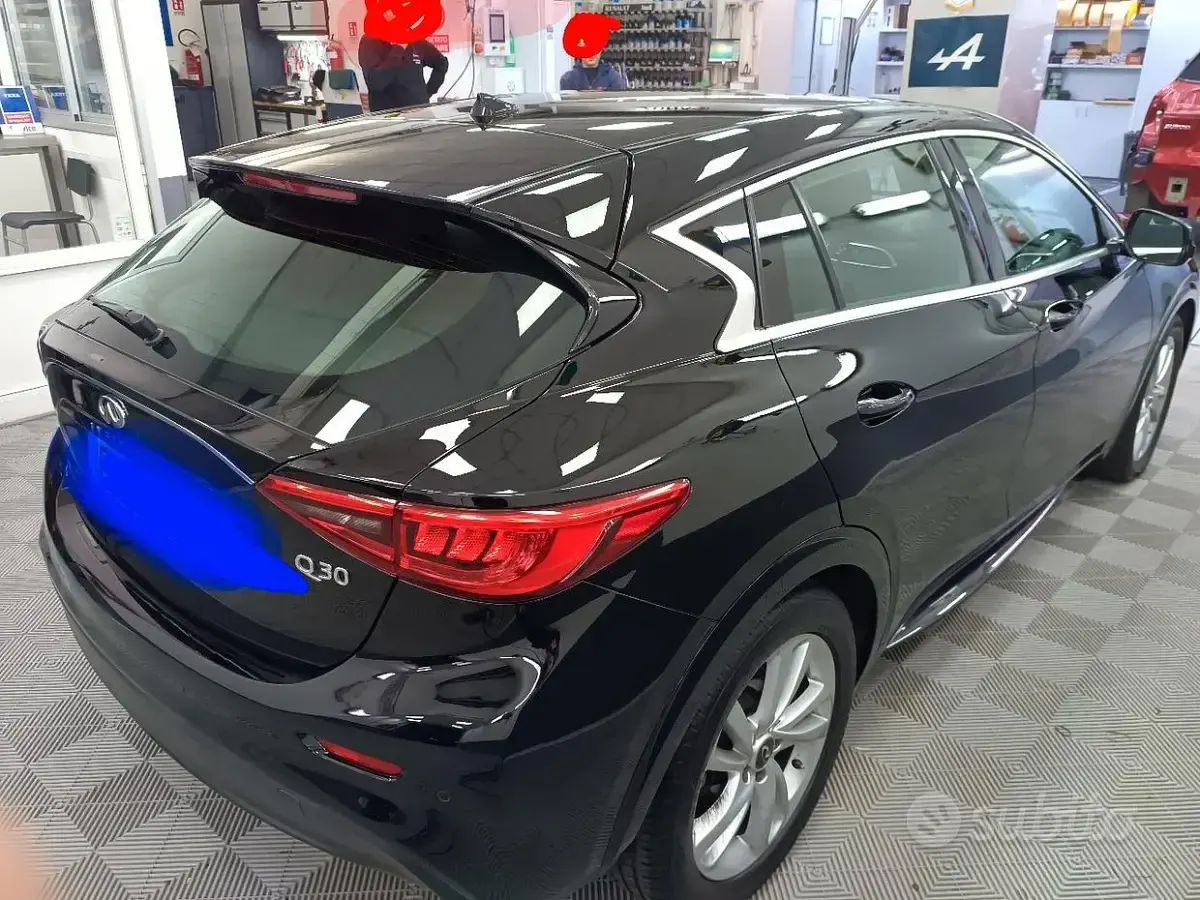 Usata Infiniti Q30 109 CV (80 kW) 2017 Nero Berlina