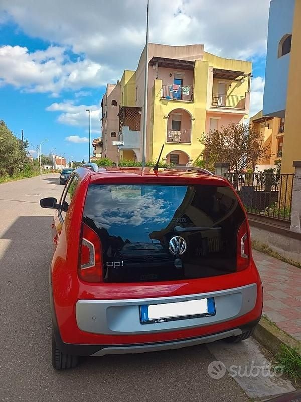 Usata VW cross up! 75 CV (55 kW) 2014 Rosso Utilitaria