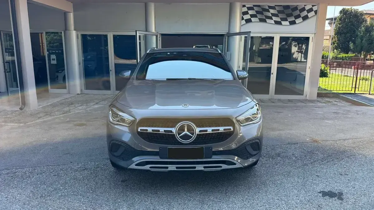Usata Mercedes GLA200 150 CV (110 kW) 2020 Grigio SUV