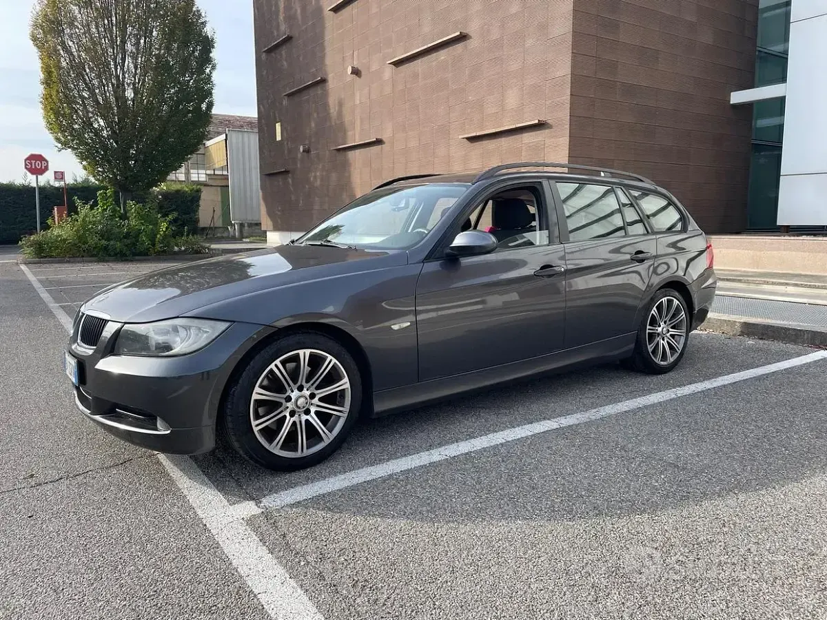 Usata BMW 318 143 CV (105 kW) 2008 Grigio Station wagon