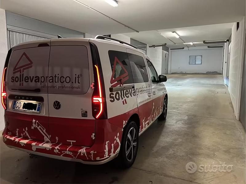Usata VW Caddy 122 CV (89 kW) 2021 Bianco Monovolume