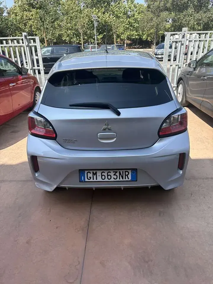 Usata Mitsubishi Space Star Intense 71 CV (52 kW) 2022 Argento Utilitaria