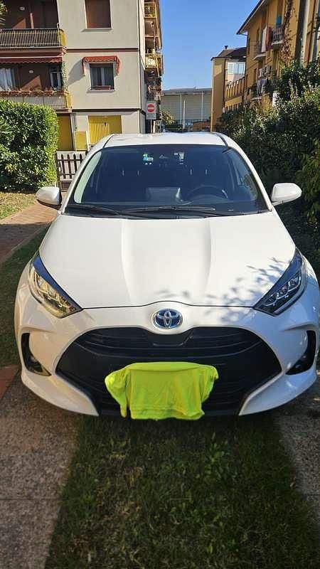 Usata Toyota Yaris Hybrid Trend 92 CV (67 kW) 2022 Berlina