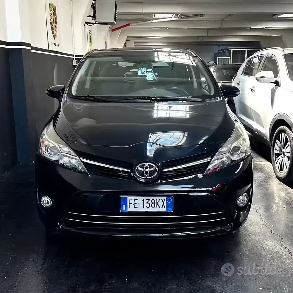 Usata Toyota Verso 111 CV (81 kW) 2016 Nero Monovolume