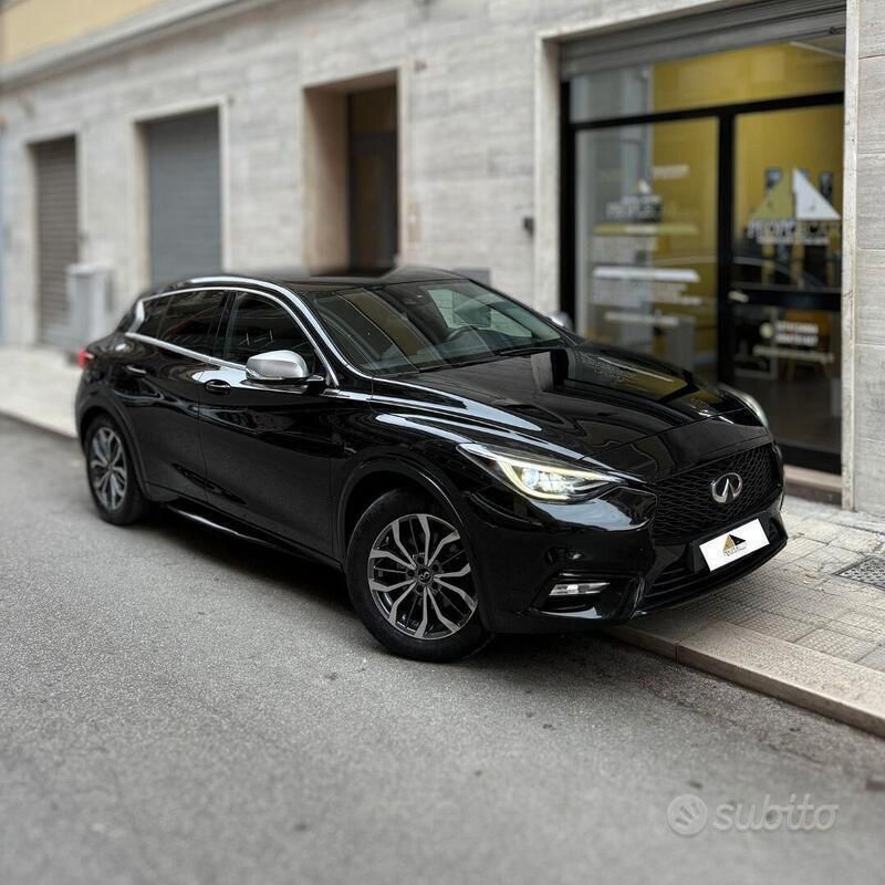 Nero Usata 2017 Infiniti Q30 Premium Due volumi | 10.800 € (Ottimo prezzo) - Immagine 1/4