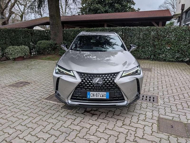 Usata Lexus UX 250h 145 CV (106 kW) 2023 Sonic titanium SUV