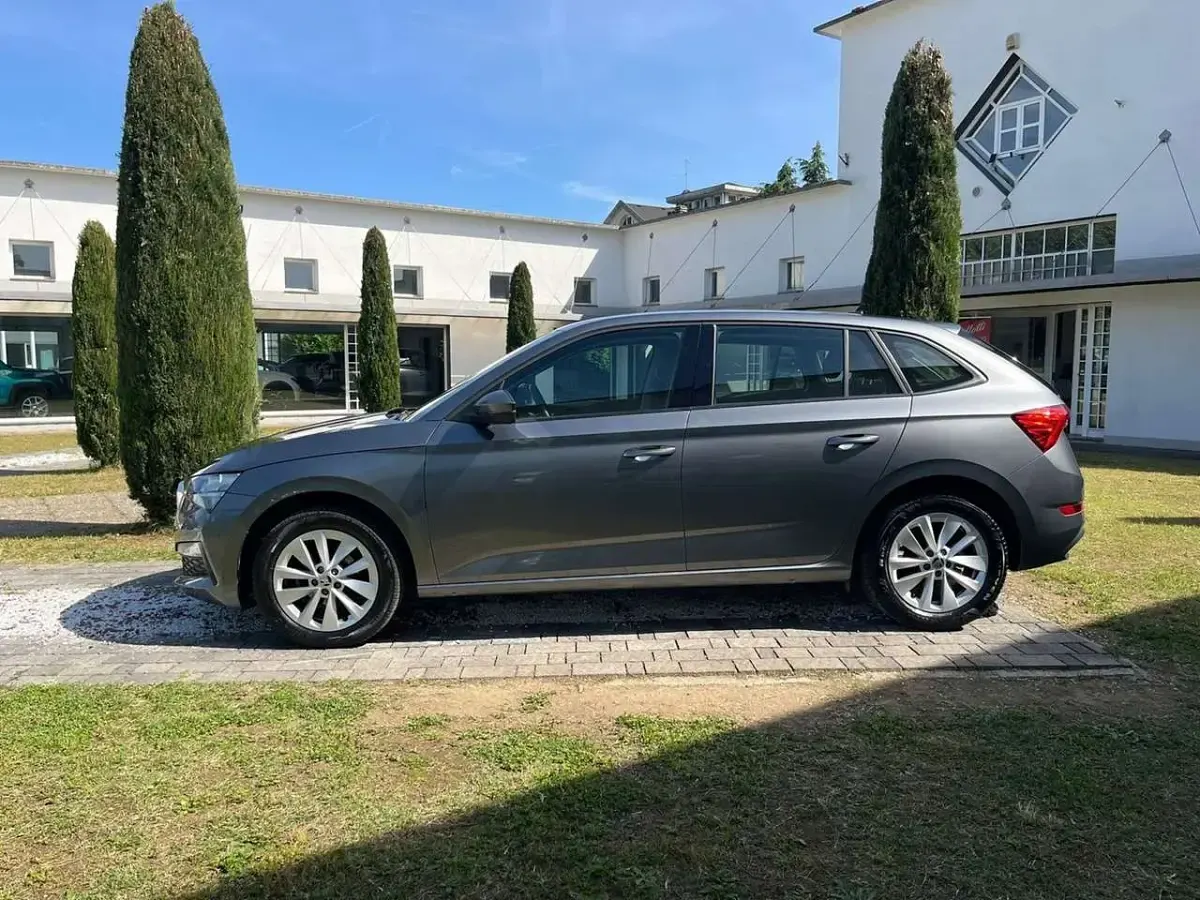 Usata Skoda Scala Ambition 95 CV (69 kW) 2024 Grigio graphite Utilitaria