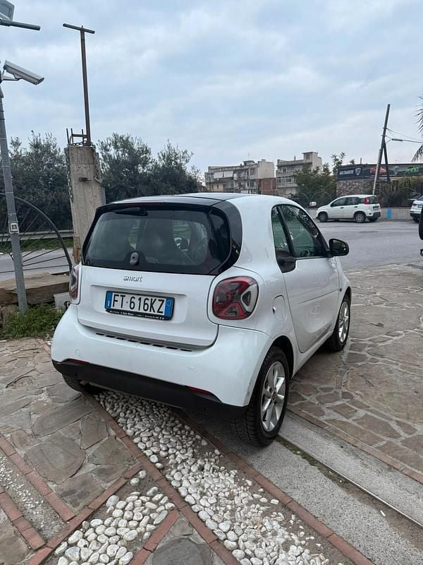 Usata Smart ForFour Prime 89 CV (65 kW) 2017 Bianco Utilitaria