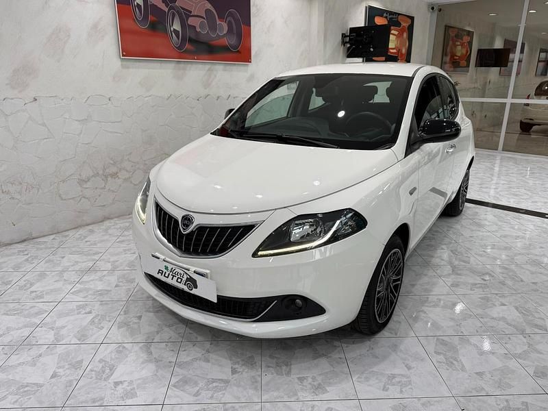 Usata Lancia Ypsilon Gold 69 CV (50 kW) 2022 Bianco Utilitaria