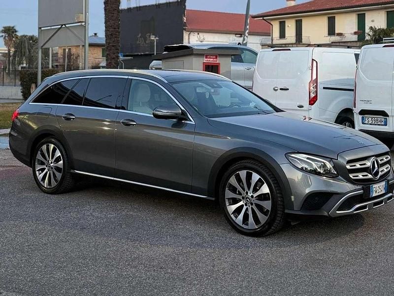 Usata Mercedes E220 All-Terrain Premium Plus 194 CV (142 kW) 2019 Argento Station wagon