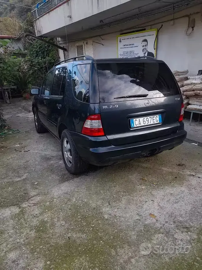 Usata Mercedes ML270 163 CV (119 kW) 2002 Blu SUV