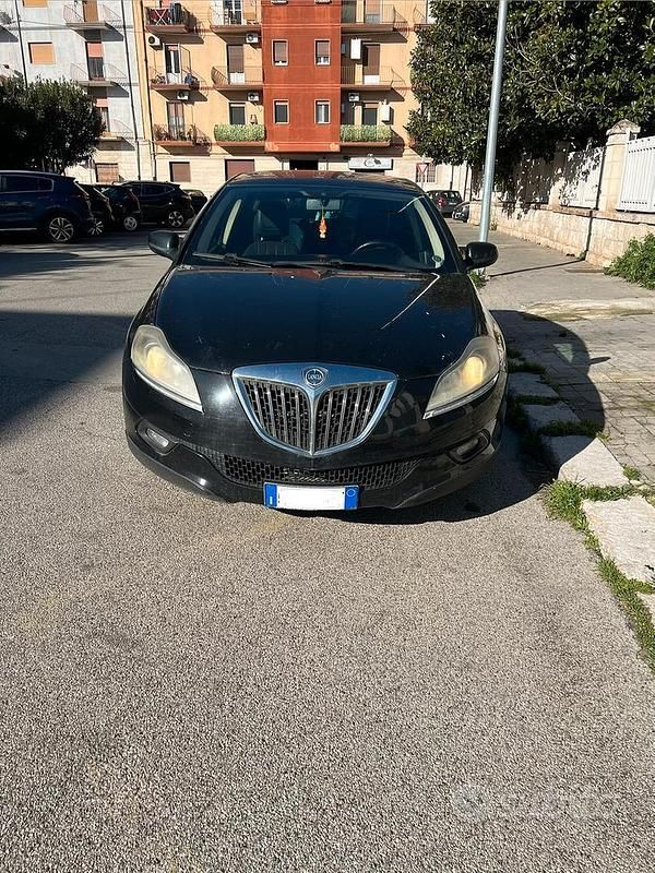 Usata Lancia Delta 120 CV (88 kW) 2011 Nero Utilitaria