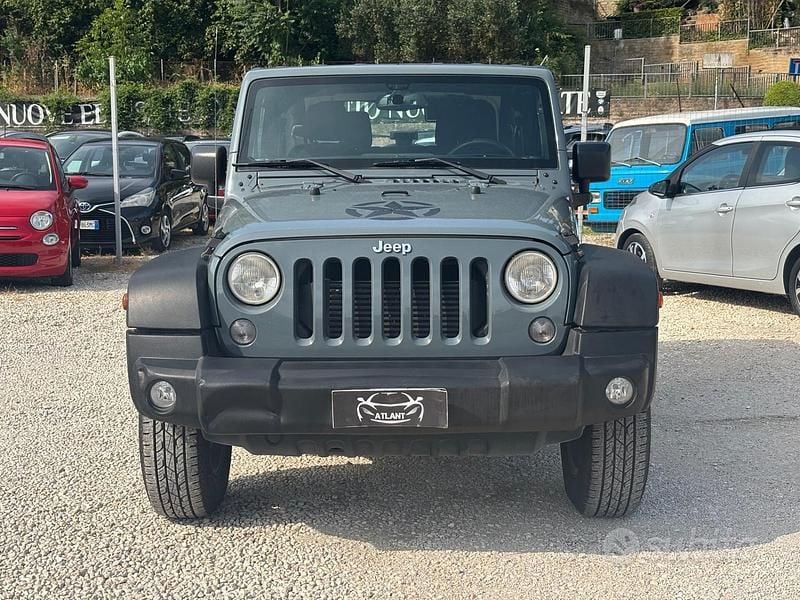 Usata Jeep Wrangler Sahara 200 CV (147 kW) 2014 Grigio SUV