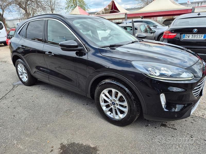 Usata Ford Kuga Titanium 120 CV (88 kW) 2022 Nero SUV