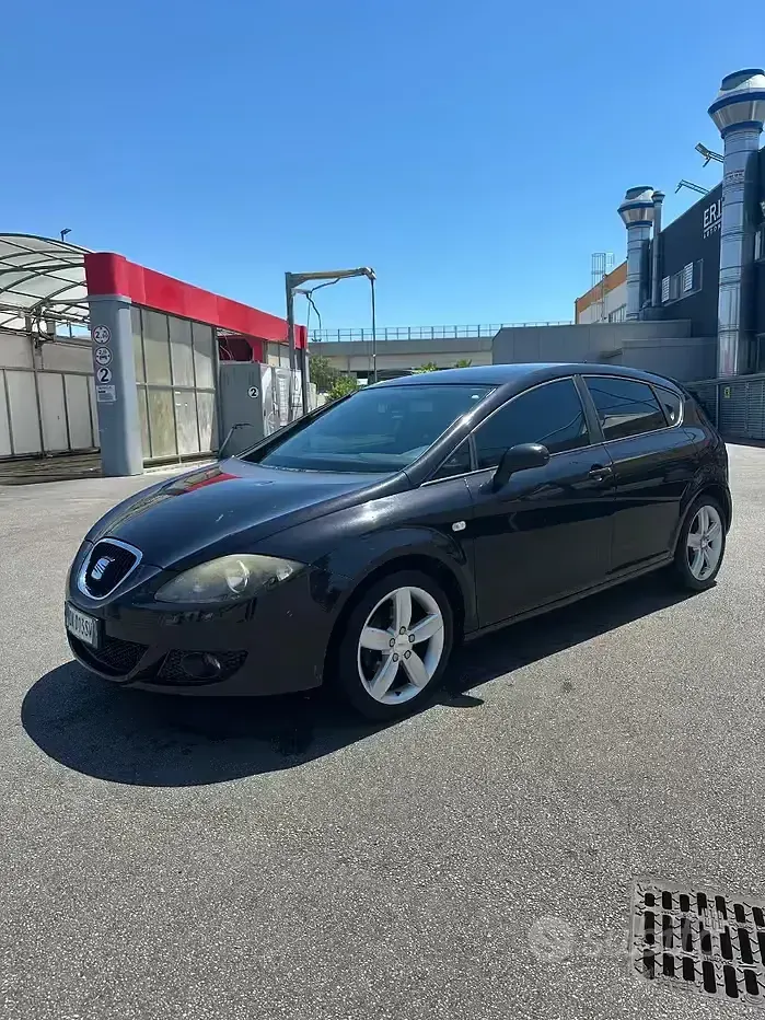 Usata Seat Leon 105 CV (77 kW) 2007 Nero Utilitaria