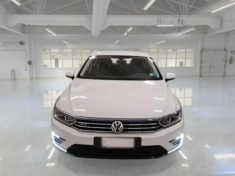 Usata VW Passat GTE 156 CV (114 kW) 2017 Bianco Berlina
