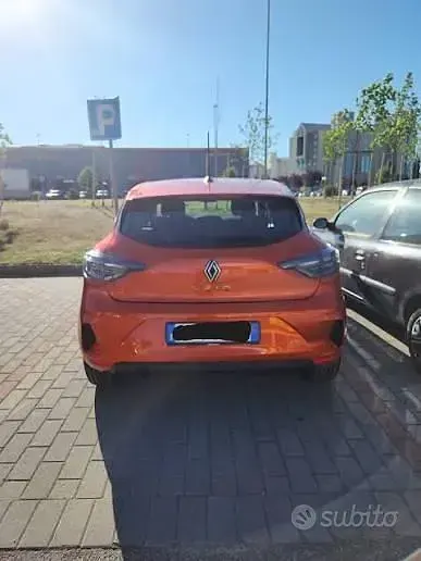 Usata Renault Clio V Evolution 101 CV (74 kW) 2023 Arancione Berlina