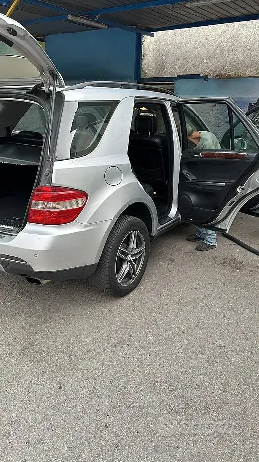 Usata Mercedes ML320 224 CV (164 kW) 2006 Grigio SUV