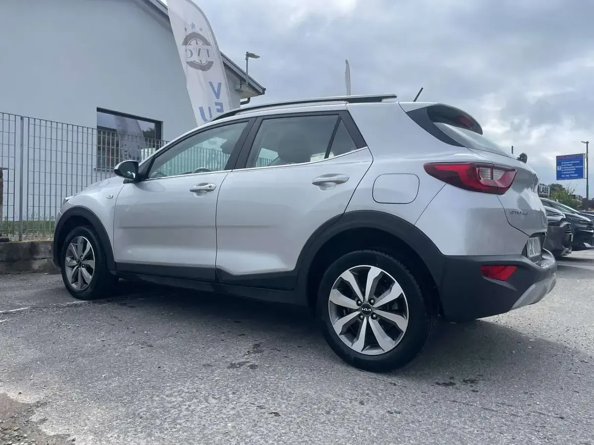 Usata Kia Stonic Style 84 CV (61 kW) 2022 Argento SUV