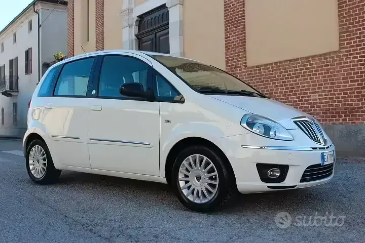 Gebraucht Lancia Musa Silver 77 PS (56 kW) 2011 Weiß Van / Kleinbus