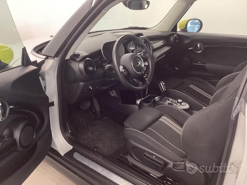 Usata Mini Cooper SE 160 kW (218 CV) 2021 White silver metallizzato Utilitaria