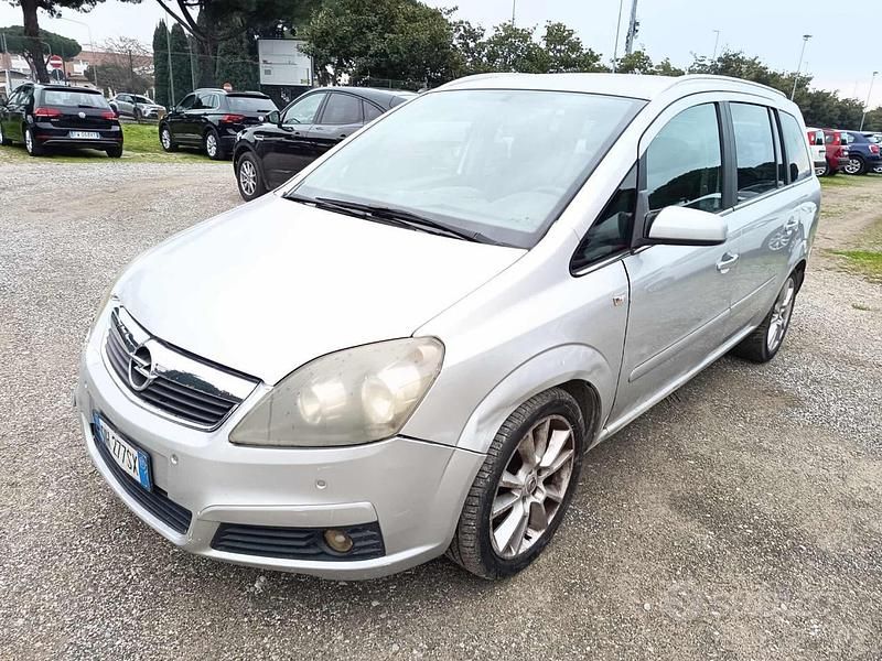 Usata Opel Zafira Club 101 CV (74 kW) 2007 Grigio Monovolume