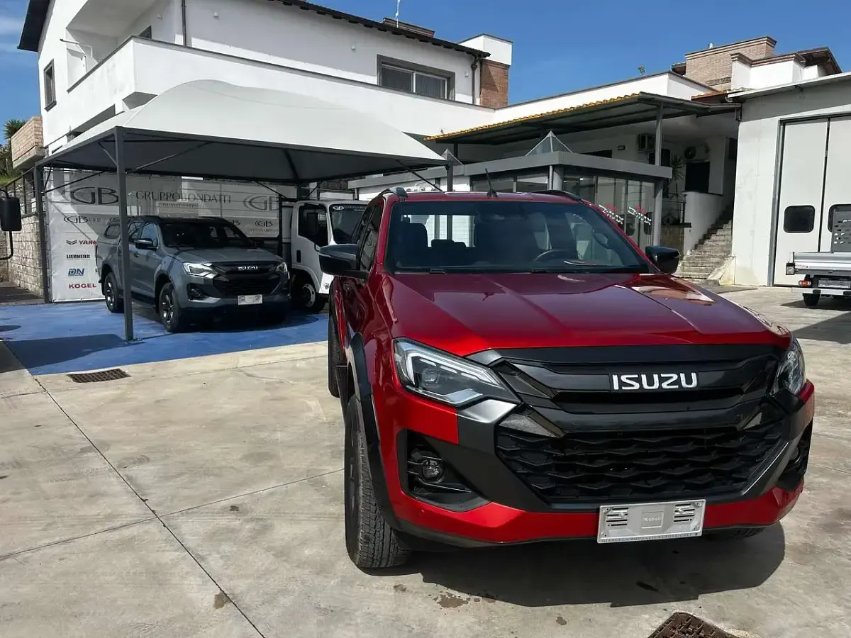 Usata Isuzu D-Max 165 CV (121 kW) 2026 Arancione Pick-up