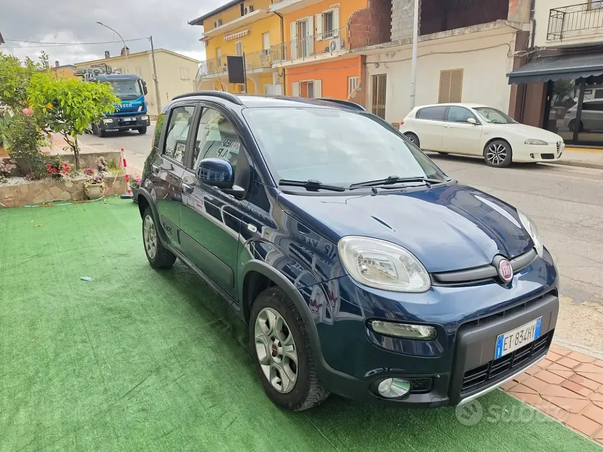 Usado Fiat Panda 4x4 S 75 CV (55 kW) 2014 Azul Utilitario